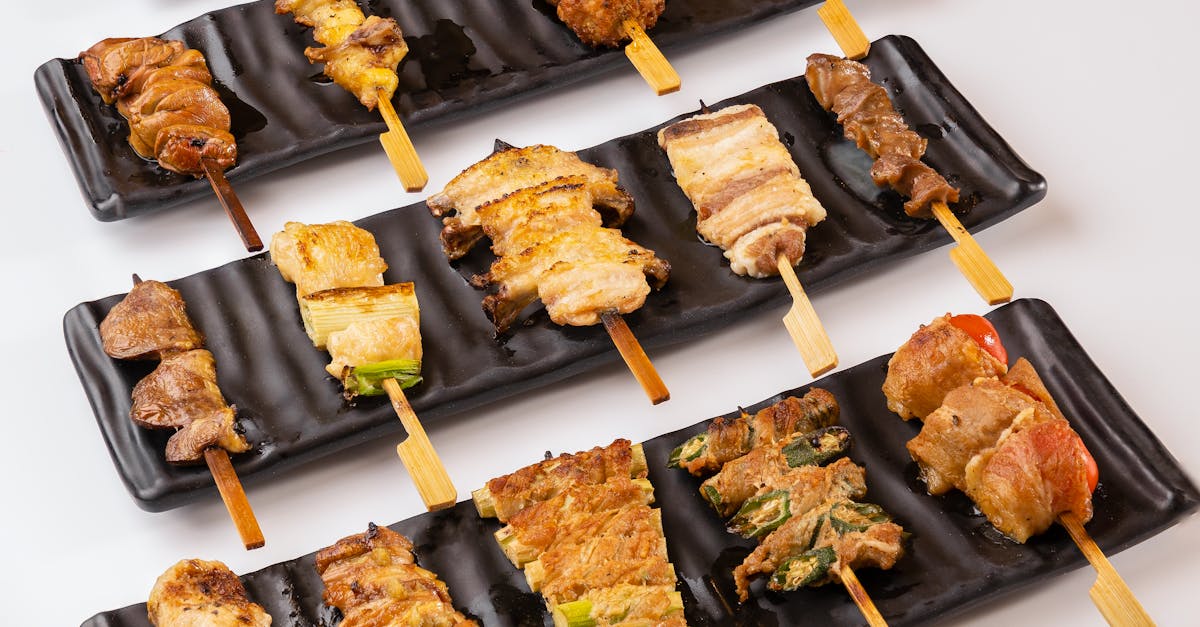 découvrez nos savoureux brochettes d'agneau halal, grillées à la perfection et assaisonnées avec des épices aromatiques. idéales pour vos barbecues et repas en famille, elles promettent une explosion de saveurs qui raviront vos convives. un délice à partager sans modération!