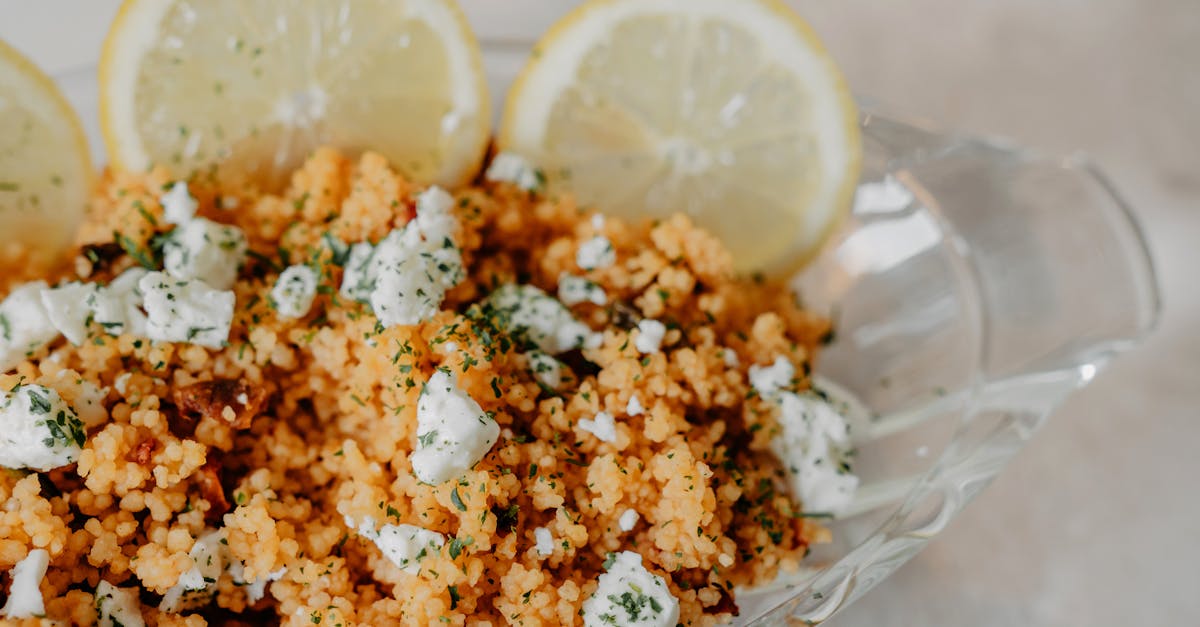 découvrez le couscous, un plat traditionnel savoureux et réconfortant, préparé à base de semoule de blé et accompagné de légumes, viandes ou pois chiches. plongez dans l'authenticité des saveurs méditerranéennes et laissez-vous séduire par ses multiples variations!
