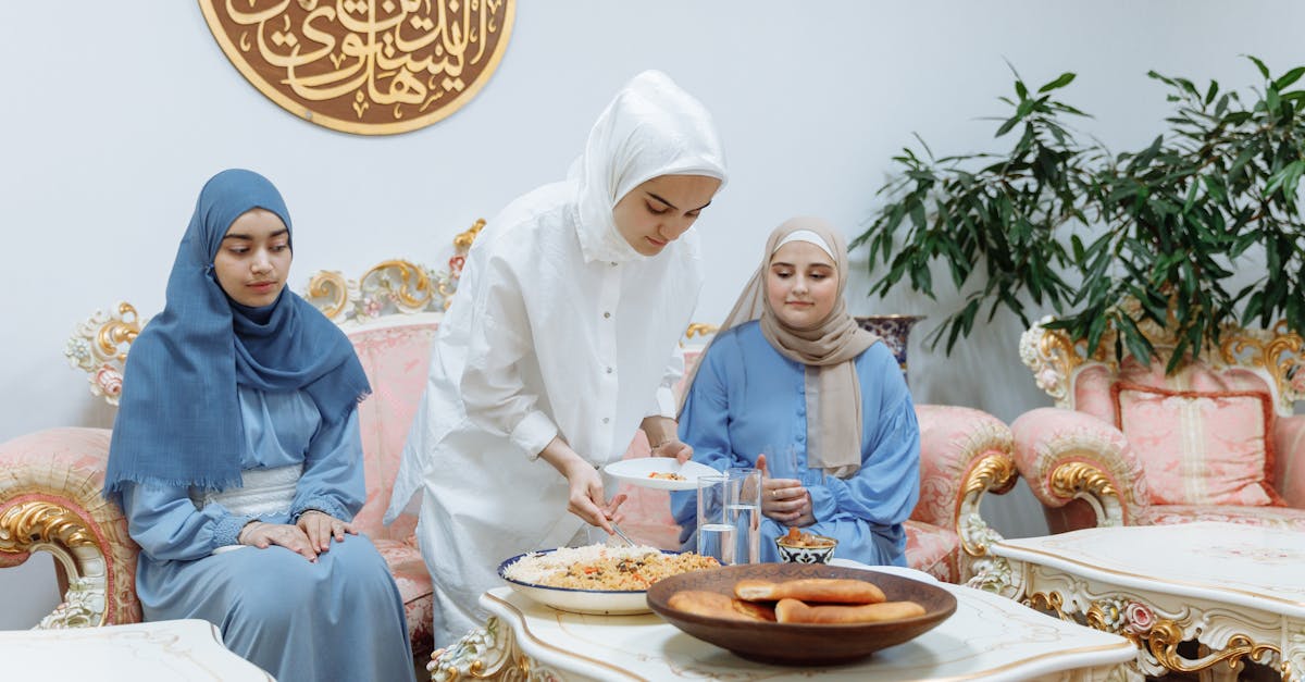 découvrez notre délicieux couscous halal, préparé avec des ingrédients frais et de qualité. un plat savoureux qui allie tradition et authenticité, parfait pour les repas en famille ou entre amis. savourez le goût du couscous fait maison, sain et respectueux des rÚgles halal.