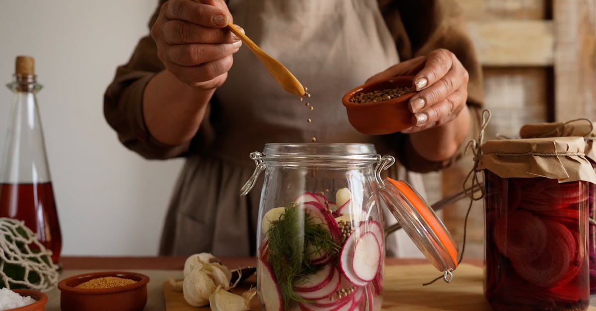 découvrez l'art de la marinade avec nos recettes savoureuses et astuces pour rehausser vos plats. apprenez à mariner viandes, poissons et légumes pour des saveurs inégalées qui raviront vos papilles.